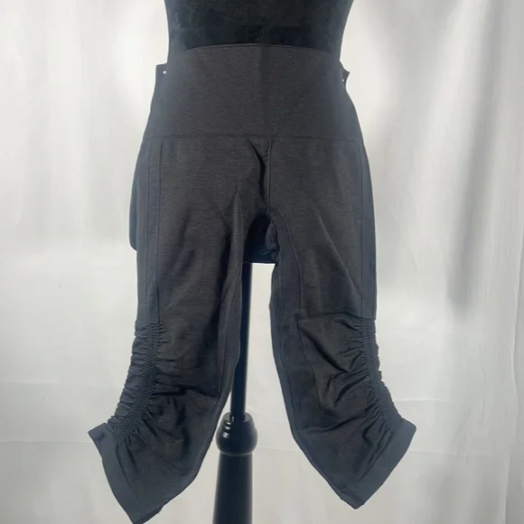 Lululemon Grey, Ebb to street crop leggings,seamless, Small, Size 4 - Picture 5 of 5